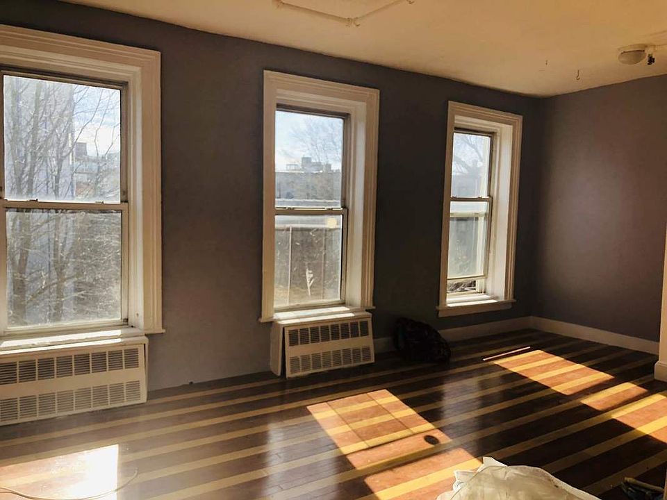 1st image of 28 Lefferts Pl APT 4