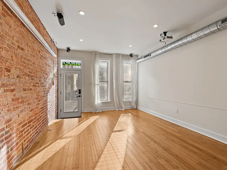 412 E Lanvale St — Photo 14