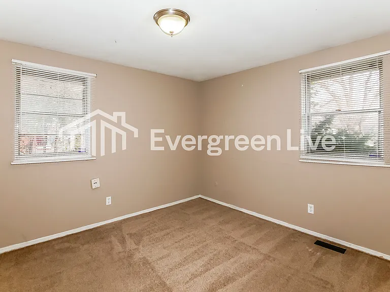 10402 Chris Dr — Photo 10
