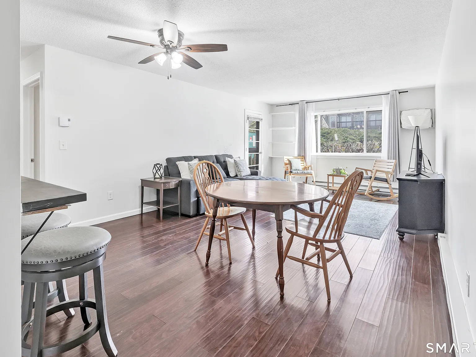 1 bed, 1.0 bath, 739 sqft, $1,900 — Photo 2