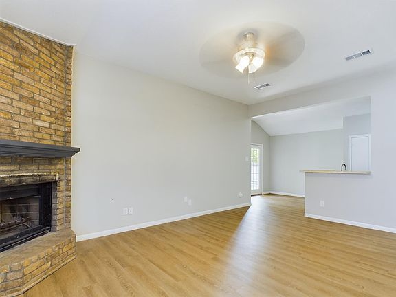 3rd image of 3305 Dallis Dr