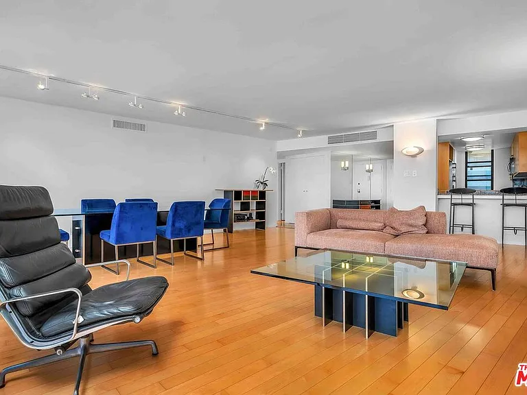 4316 Marina City Dr #1033 — Photo 6
