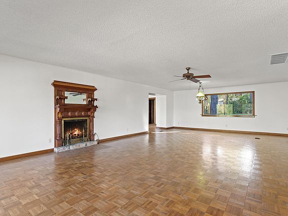 4th image of 229 Hideaway Central Ln