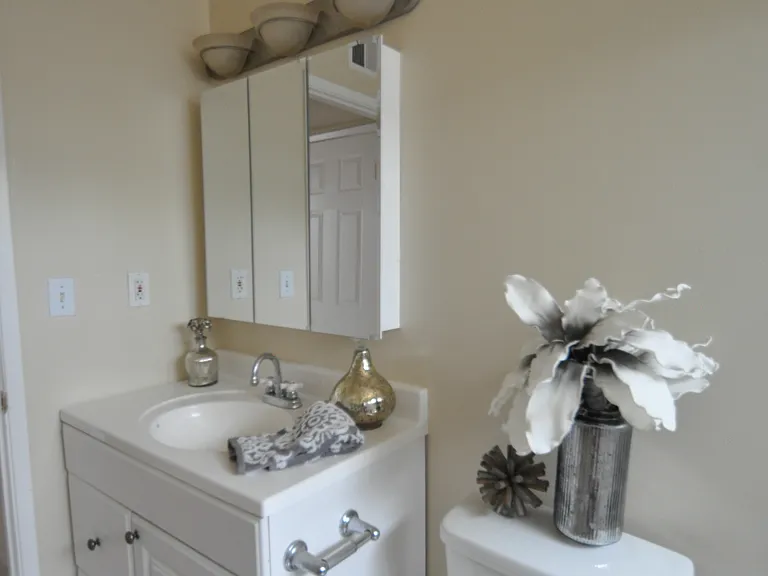 Oak Park Manor — Photo 8