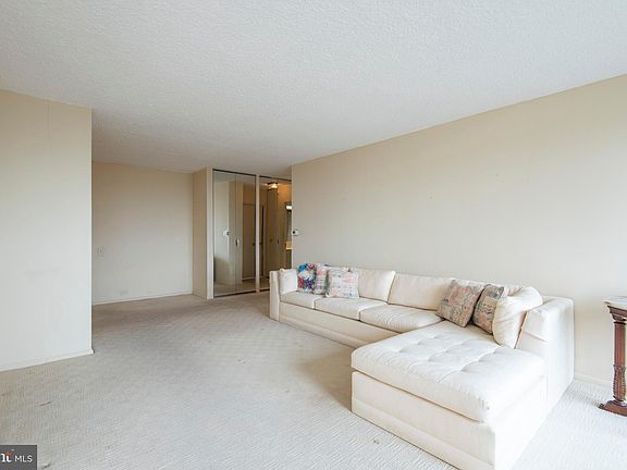 5th image of 1326 Spruce St APT 1804