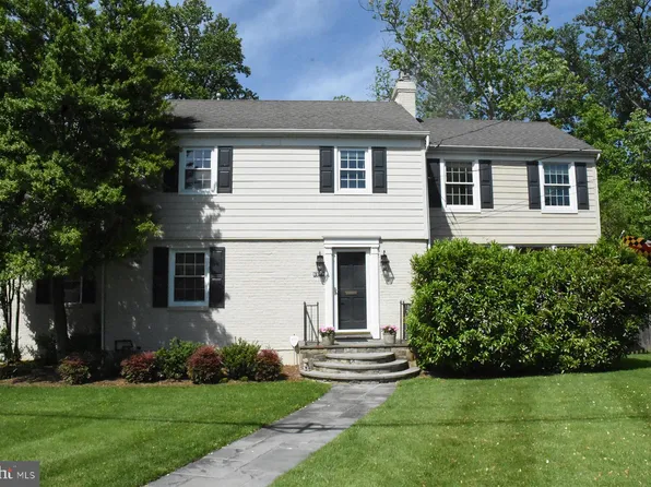 8304 Donnybrook Dr, Chevy Chase, MD 20815