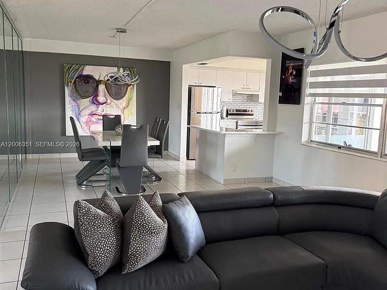 200 NE 12th Ave #7E — Photo 3