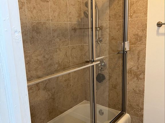 5th image of 900 S 6th St Unit 1