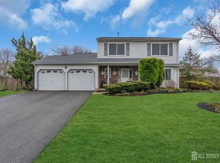 29 Liberty Dr, Dayton, NJ 08810