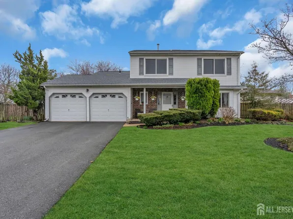 29 Liberty Dr, Dayton, NJ 08810