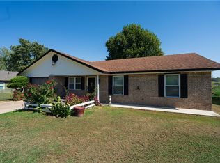 1817 Green Acres Cir, Springdale, AR 72764