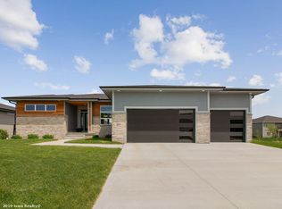 835 NE Badger Ln, Waukee, IA 50263