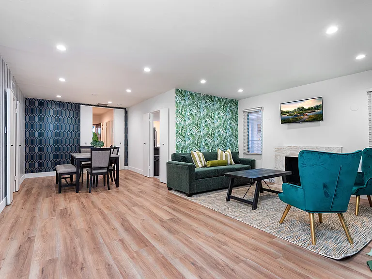 307 S La Peer Dr — Photo 20