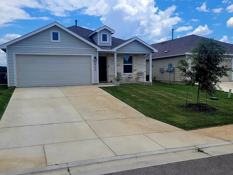 2909 Green Finch — Photo 1