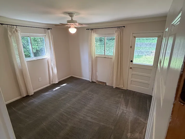 5686 River Rd — Photo 7