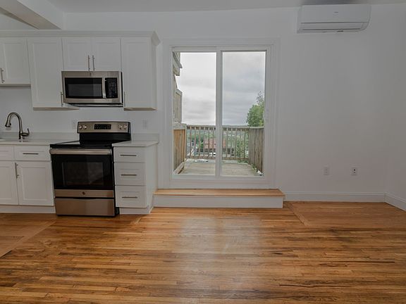 3rd image of 11 Park St #11