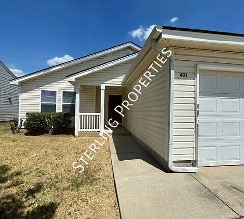 3rd image of 421 Poppy Ln