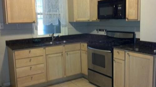 5th image of 693 Surrey Ave