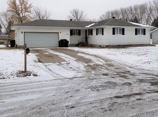 907 3rd Ave SE, Barnesville, MN 56514