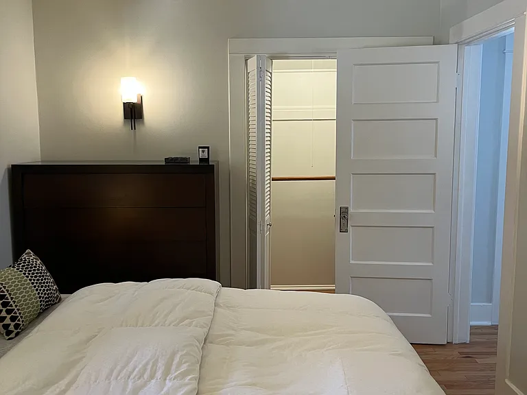 7022 De Longpre Ave #7022 — Photo 14