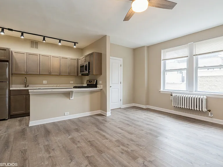 432 W Belmont — Photo 7