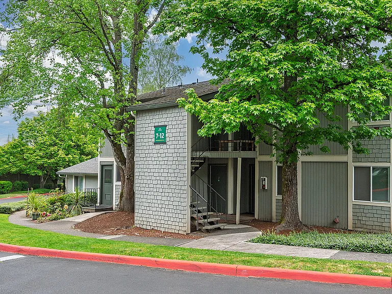Westwood Green Apartments — Photo 11