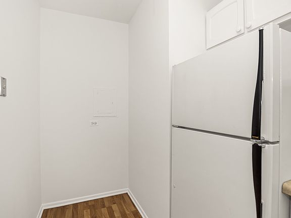 5th image of 777 N Michigan Ave APT 2206
