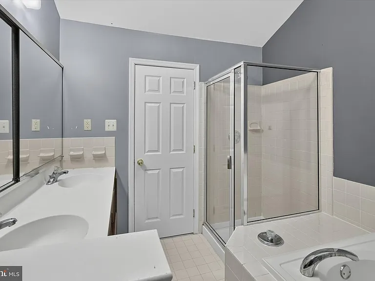 27 Lincoln Dr — Photo 17