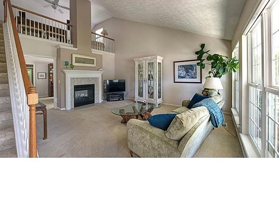 3rd image of 398 Clearbrook Dr
