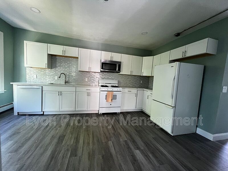 1st image of 3 Grant Ave Unit 2L
