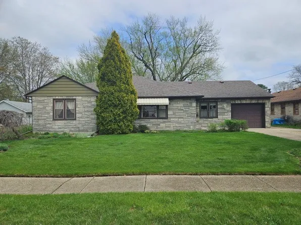 1304 Waters Ct, Sterling, IL 61081