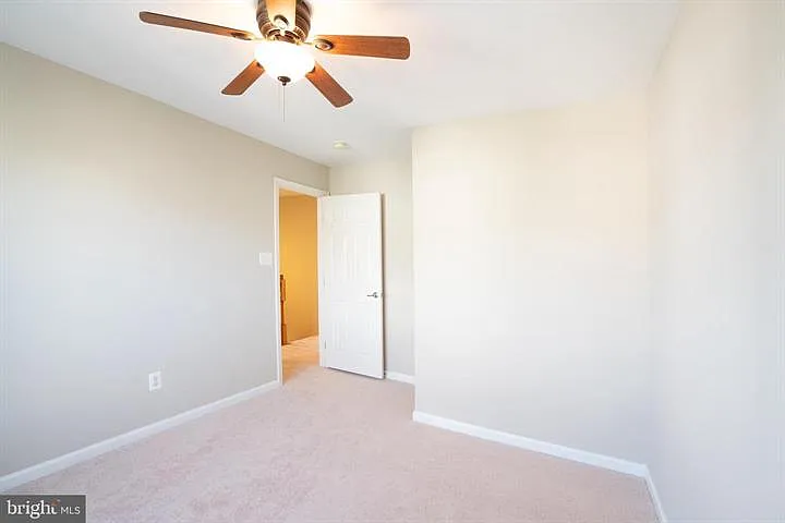 4 bed, 2552 sqft, $3,300 — Photo 4