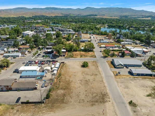 112-136 E 34th St, Garden City, ID 83714