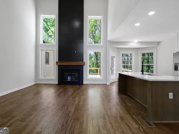 6259 Spring Lake Dr, Flowery Branch, GA 30542