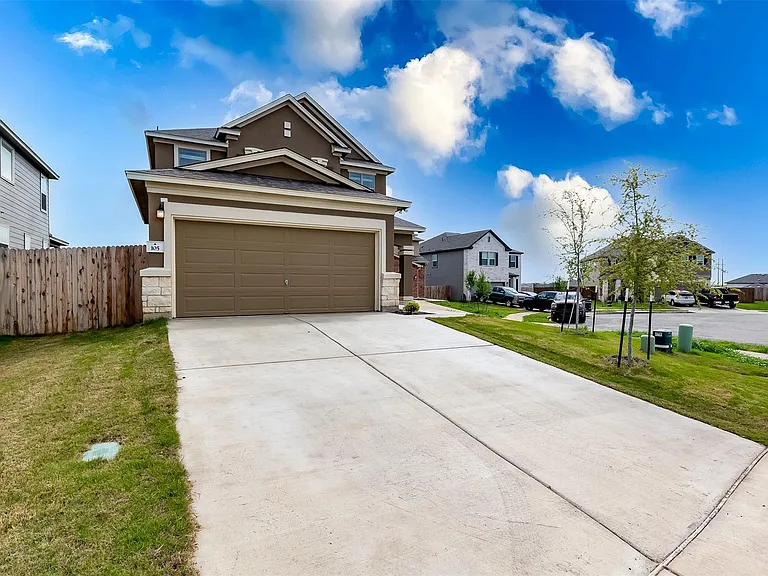 105 Clematis Ct — Photo 2