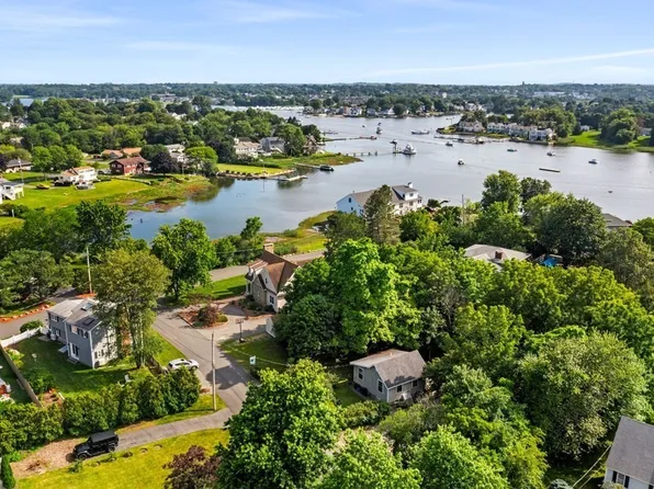 2 Hutton St, Danvers, MA 01923