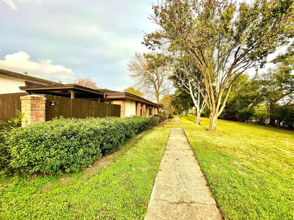 12010 Mighty Oak Dr #A, Houston, TX 77066