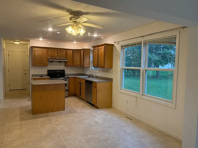 4 bed, 2.5 bath, 2024 sqft, $2,750 — Photo 1