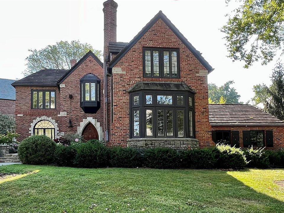 1st image of 10 Lake Forest Dr