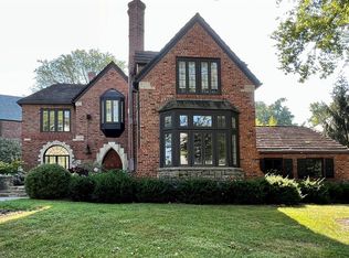 10 Lake Forest Dr, Saint Louis, MO