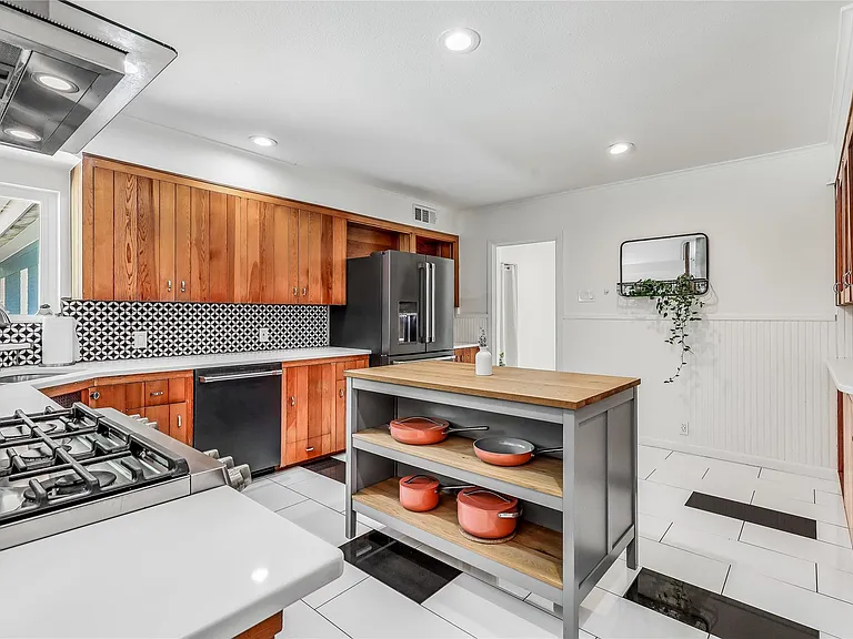 1618 Waterston Ave — Photo 18