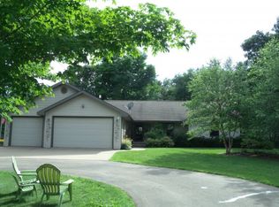 E9695 Country View Ln, New London, WI 54961