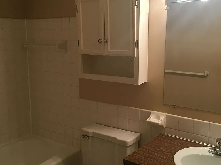 Trenton Place Apartments — Photo 37