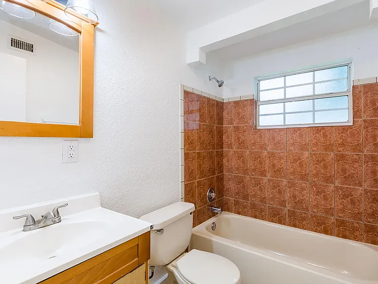 4719 S 88th St #2 — Photo 8