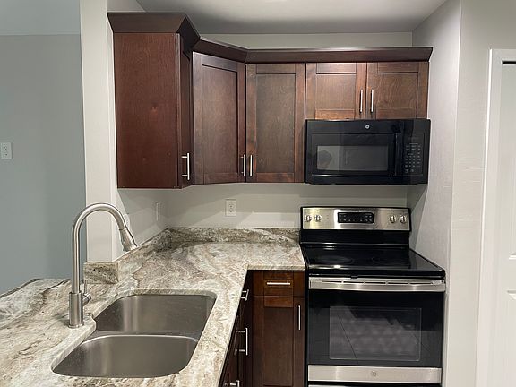 2nd image of 1005 SE 8th Ter #5