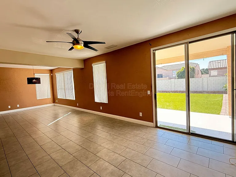 6425 W Desert Hollow Dr — Photo 11