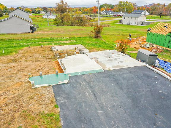 5th image of 46 Airview Dr