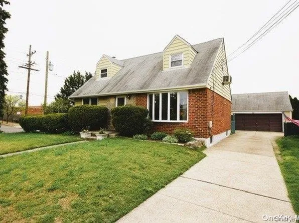 1774 Broadway, New Hyde Park, NY 11040