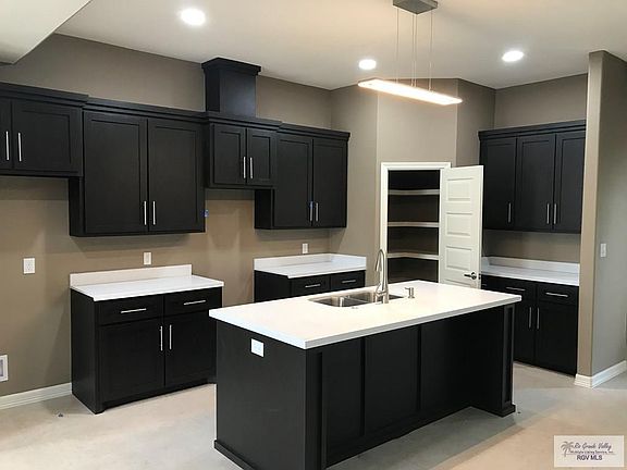 3rd image of 6996 Heritage Oak Dr #17