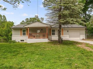 601 E Eisenhower Rd, Lansing, KS 66043